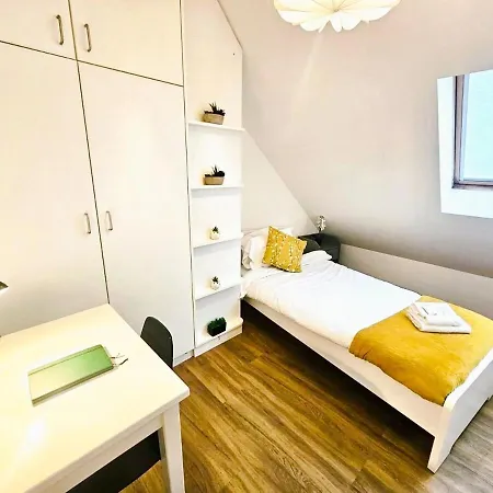 Apartman Contemporary 2 Bedroom With Parking Space