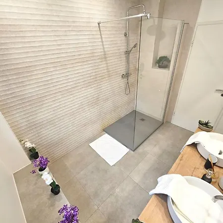 Contemporary 2 Bedroom With Parking Space
